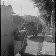 Des soldats à bord de blindés dans le cadre de l'opération "Z".