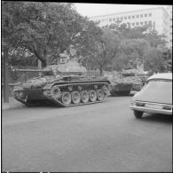 Des soldats à bord de chars M24 Chaffee dans le cadre de l'opération "Z".