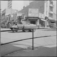 Des soldats en surveillance dans une rue dans le cadre de l'opération "Z".