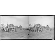 Waayenburg (Belgique). Train d'artillerie lourde (mortiers de 220) venant de Sommesous (Marne). Débarquement d'un mortier de 220. [légende d'origine]