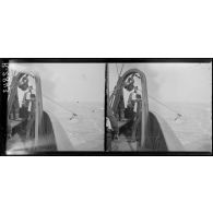 Boulogne-sur-Mer. Le dragage des mines à bord du Picardie. La cisaille est relevée. [légende d'origine]