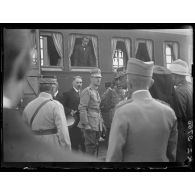 Le roi de Grèce à Salonique. Le roi, le général Franchet d'Espèrey, monsieur le Gouverneur général de la Macédoine Adossides. [légende d'origine]