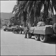 Hôtel du corps d'armée d'Oran (CAO). Conférence. Des soldats à leur poste.