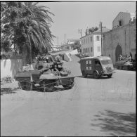Hôtel du corps d'armée d'Oran (CAO). Conférence. Des soldats à leur poste.