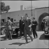 Hôtel du corps d'armée d'Oran (CAO). Conférence. Christian Fouchet avec des autorités.