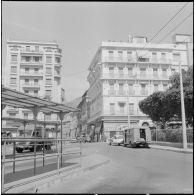 Oran. Bouclage de la place Hoche. Des soldats à leur poste.