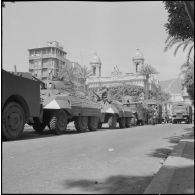 Oran. Bouclage de la place Hoche. Des soldats à leur poste.