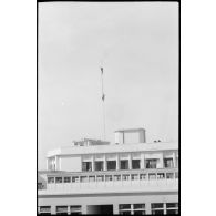 Oran. Lycée Ardaillon. Installation d'une antenne de télévision type relais.