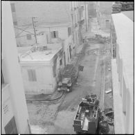 Oran. Déblaiement du lycée Ardaillon. Dégâts causés par un attentat au plastic.
