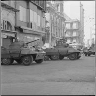 Oran. Suite d'une fusillade place Foch. Des automitrailleuses Light armored car M8.