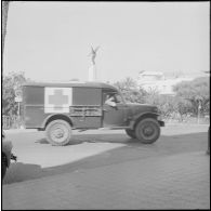 Oran. Suite d'une fusillade place Foch. Un véhicule sanitaire.