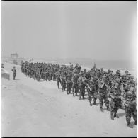 Sidi Ferruch. Défilé de parachutistes.