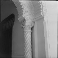 Alger. Mess [cantine] du square Bresson. Détail architectural.