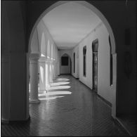 Alger. Mess [cantine] du square Bresson. Détail architectural.