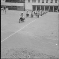 Alger. Caserne des Tagarins. Prise d'armes. Défilé de la gendarmerie mobile.