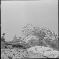 Boussouail (Kabylie). Réunion des commandants de différentes unités alpines. Démonstration d'alpinisme.