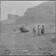 Boussouail (Kabylie). Réunion des commandants de différentes unités alpines. Arrivée d'une autorité militaire.