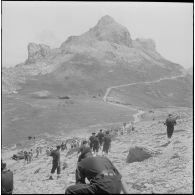 Boussouail (Kabylie). Réunion des commandants de différentes unités alpines.