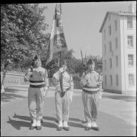 Alger. Caserne d'Orléans. Dernière prise d'armes du 9e régiment de zouaves (RZ). Portrait de récipiendaires.
