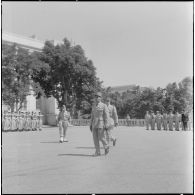 Alger. Caserne d'Orléans. Dernière prise d'armes du 9e régiment de zouaves (RZ).
