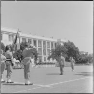 Alger. Caserne d'Orléans. Dernière prise d'armes du 9e régiment de zouaves (RZ).