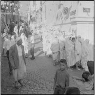 Journée de vote pour le référendum d'autodétermination (1er juillet 1962). Des femmes dans une file d'attente pour aller voter.