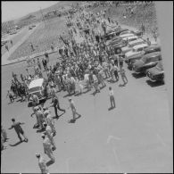 Bain de foule du président  Abderrahmane Farès.