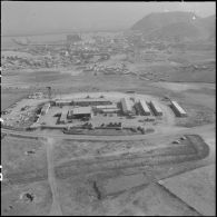 Vue aérienne d'un poste de contrôle le long de la frontière marocaine dans la région de Tlemcen.