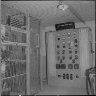 Des générateurs électriques dans un poste de contrôle le long de la frontière marocaine dans la région de Tlemcen.
