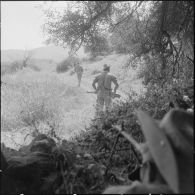 Des soldats en patrouille le long de la frontière marocaine dans la région de Tlemcen.