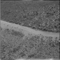 Vue aérienne d'une route le long de la frontière marocaine dans la région de Tlemcen.