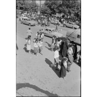 Manifestations dans les rues de Constantine à l'occasion de la proclamation d'indépendance de l'Algérie le 3 juillet 1962.
