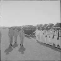 Commémoration du 14 Juillet 1962. Le général Fourquet passe les troupes en revue.