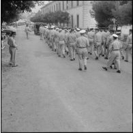 Obsèques d'un gendarme et d'un soldat du contingent à la chapelle de l'hôpital Maillot d'Alger. Convoi funéraire.