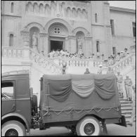 Obsèques d'un gendarme et d'un soldat du contingent à la chapelle de l'hôpital Maillot d'Alger.