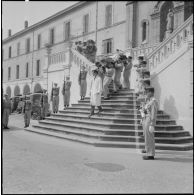 Obsèques d'un gendarme et d'un soldat du contingent à la chapelle de l'hôpital Maillot d'Alger.