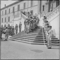 Obsèques d'un gendarme et d'un soldat du contingent à la chapelle de l'hôpital Maillot d'Alger.