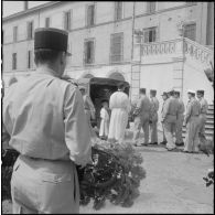 Obsèques d'un gendarme et d'un soldat du contingent à la chapelle de l'hôpital Maillot d'Alger.
