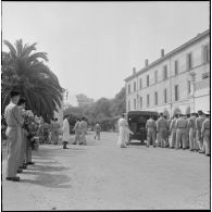 Obsèques d'un gendarme et d'un soldat du contingent à la chapelle de l'hôpital Maillot d'Alger.