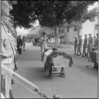 Obsèques d'un gendarme et d'un soldat du contingent à la chapelle de l'hôpital Maillot d'Alger. Eloge funèbre.
