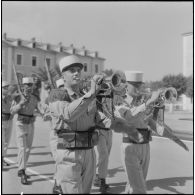Défilé du 1er régiment étranger d'infanterie (REI) à à la caserne de Sidi-Bel-Abbès.