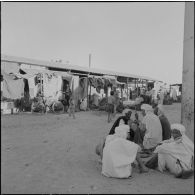 Un marché à Adrar ou à Colomb-Béchar.