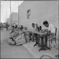Un marché à Adrar ou à Colomb-Béchar.