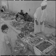 Un marché à Adrar ou à Colomb-Béchar.