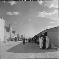 Un marché à Adrar ou à Colomb-Béchar.
