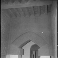 L'intérieur décoré d'un centre médical à Adrar.