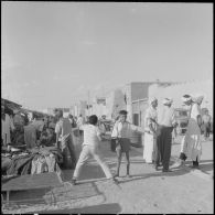 Un marché à Adrar ou à Colomb-Béchar.