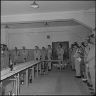 Cocktail organisé pour une exposition de peinture à la base aérienne 210 (BA 210).