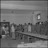 Cocktail organisé pour une exposition de peinture à la base aérienne 210 (BA 210).