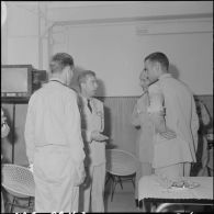 Cocktail organisé pour une exposition de peinture à la base aérienne 210 (BA 210).